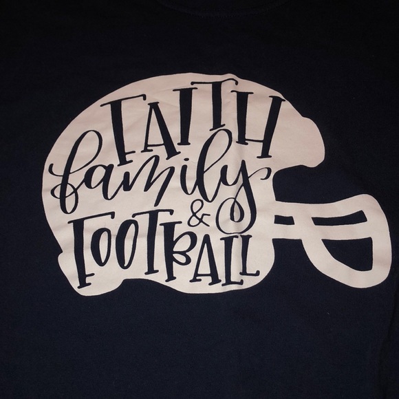 🌻 Graphic T - Picture 2 of 3